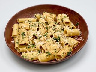 Aglio e Olio Peperoncini (Rigatoni)