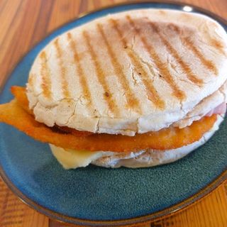 Panado Misto em Bolo do Caco