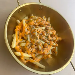 Batata frita com cheddar e oregão