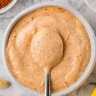 Spicy Garlic Mayo (Chili Garlic Mayo Sauce)