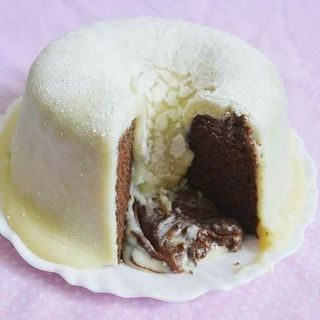 Bolo vulcão de leite em pó, massa de chocolate