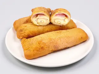 Enroladinho de fiambre e queijo