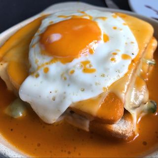 1/2 Francesinha à Moda do Porco