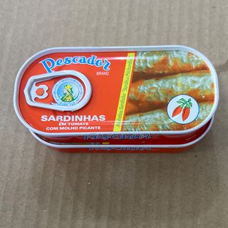Sardinhas tomate com molho