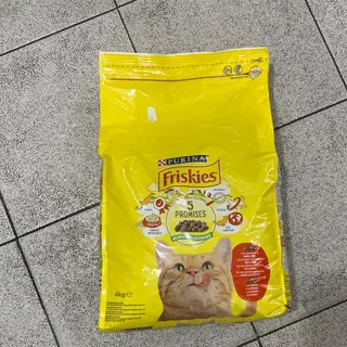 Purnia Friskies 4 kg Maza e polo , red