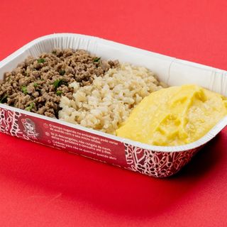 Arroz com Carne Moída e Puré de Batata Cremoso