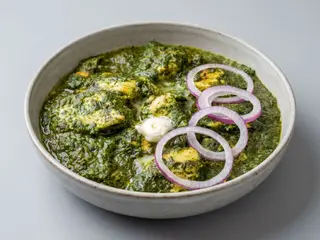 Palak Paneer COM arroz