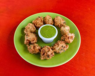 Boges Com Chutney de Coentros