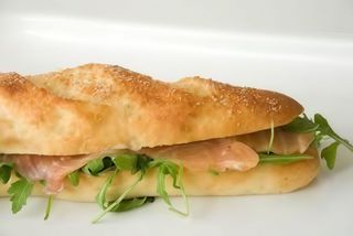 Baguete Salmão Fumado C/ Queijo Creme