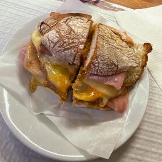 Prego em Pão Misto c/ Ovo