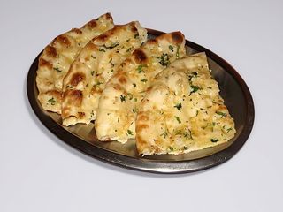 Pão indiano com alho