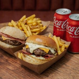 Combo 2 Burger + 2 Batata Frita Simples + 2 Refrigerante