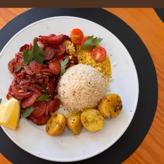 Linguiça Calabresa com Batatas Fritas ou Assadas
