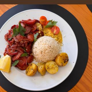 Linguiça Calabresa com Batatas Fritas ou Assadas