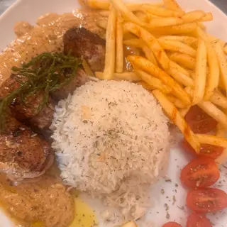 Medalhão Suíno com Batatas Fritas