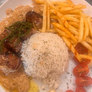 Medalhão Suíno com Batatas Fritas 