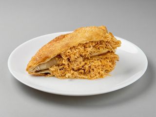 Pastel de Frango com Batata Frita
