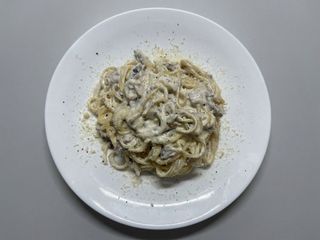 Esparguete com cogumelos e gorgonzola 