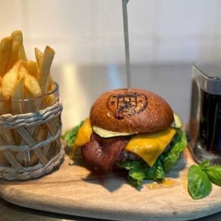 Bacon Burger+five pcs onion rings + One Fondant chocolate