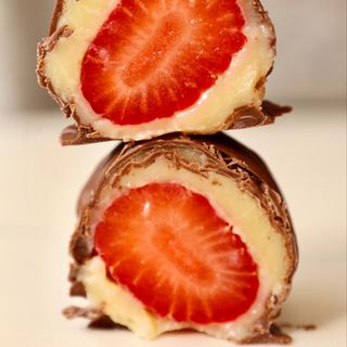 Caixa com 2 bombons de morango