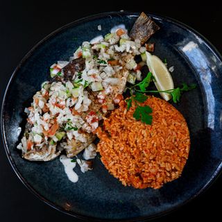 Peixe grelhado Com Jollof