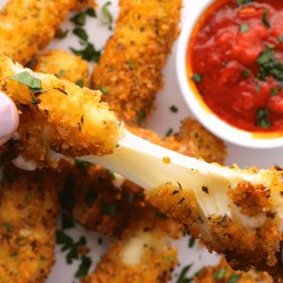 MOZZARELLA STICKS 6 PCS