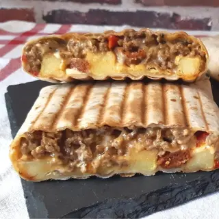 Tacos français au carne et au poulet /French Beef and Chicken Tacos.