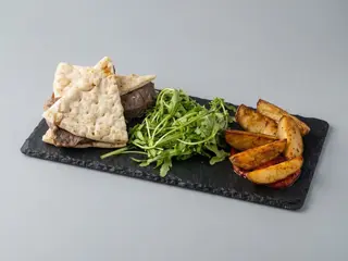 Prego de Vaca em Pão Nórdico (a partir das 12h00)