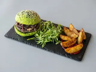Hambúrguer Artesanal Vegetariano em (pão) caco de espinafres
