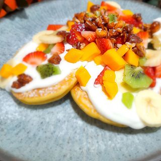 Panqueca iogurte Grego, Fruta e Granola Caseira