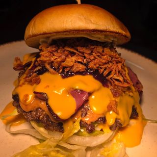 Boom! The King Elvis - Hambúrguer Mês Abril