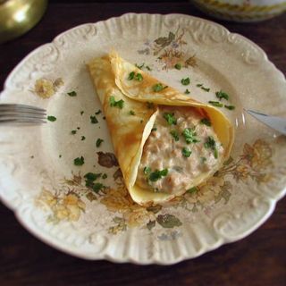 Cheesy tuna crepes