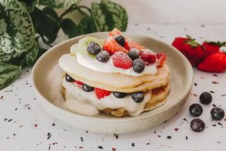 Panqueca com Fruta e Iogurte