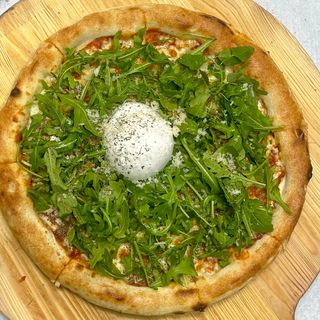 Pizza burrata napolitana