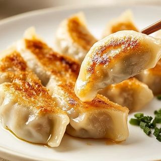 T21. Gyozas (carne de porco e legumes)
