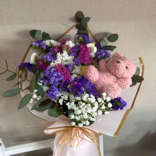 Bouquet com statis e mini peluche