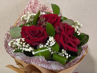 Bouquet com 3 rosas vermelhas