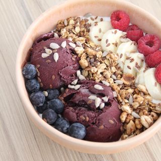 Copo de Iogurte Açaí e Fruta