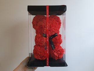 Urso de Flores Vermelho