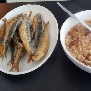 Sardinhas Fritas com Arroz de Feijão
