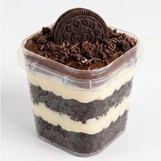 Bolo no pote de Oreo.