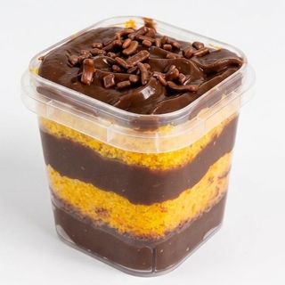 Bolo no pote de cenoura.