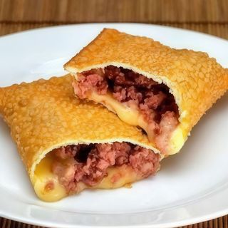 Pastel Calabresa com queijo