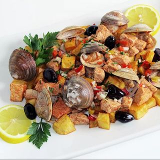 Carne de porco à alentejana