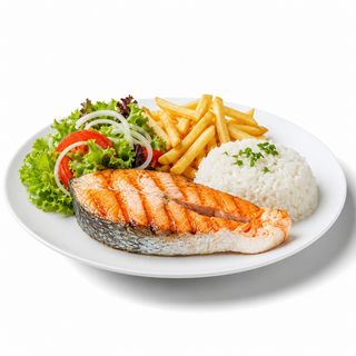 Salmão com batata, salada e arroz