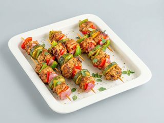 Espetada de Frango com arroz e batata