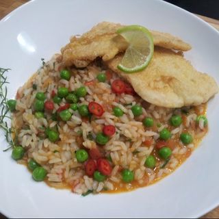 Filetes de pescada com arroz de tomate