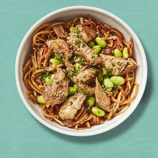 YAKISOBA DE FRANGO