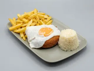 Alheira com ovo 