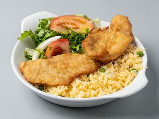 Filetes de Pescada com Arroz Batata e Salada